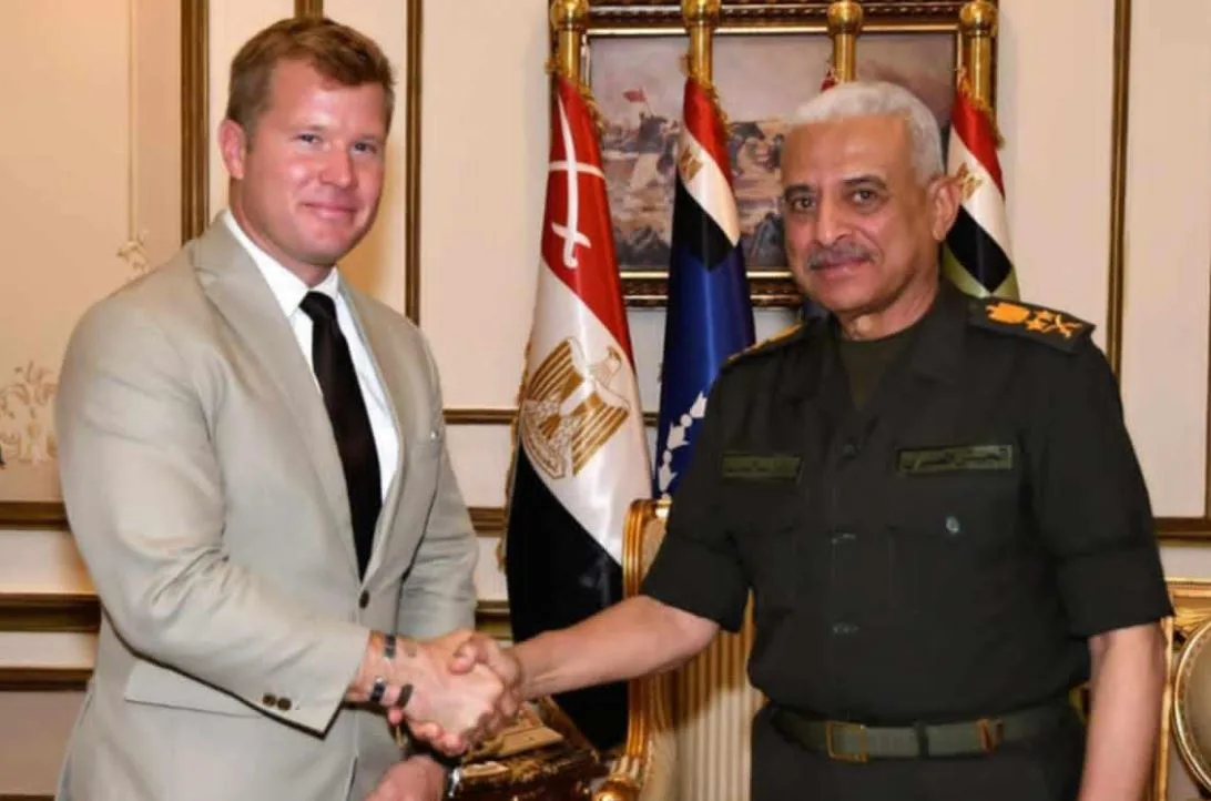 وزير الدفاع يجتمع مع عضو لجنة القوات المسلحة في مجلس الشيوخ الأمريكي لبحث سبل تعزيز التعاون وزير الدفاع يجتمع مع عضو لجنة القوات المسلحة في مجلس الشيوخ الأمريكي لبحث سبل تعزيز التعاون