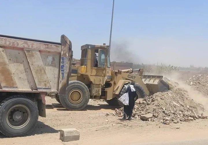 وحدة التدخل السريع بالشرقية تنتهي من رفع 350 طن قمامة ومخلفات مباني خلال شهر
