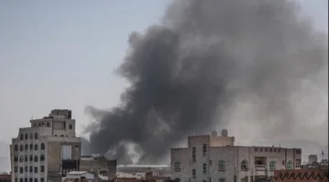الحوثيون: خسائر موانئ الحديدة تتجاوز مليار دولار بسبب الهجمات الأمريكية والإسرائيلية
