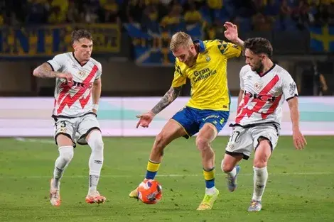 رايو فاليكانو يحقق فوزا ثمينا أمام لاس بالماس بالدوري الإسباني