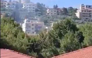 إصابة 9 أفراد، من بينهم طفلان، جراء غارة إسرائيلية في طريق بلدة المنصوري جنوب لبنان