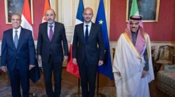 بيان ثلاثي من مصر والسعودية والأردن بعد اجتماع وفد اللجنة الوزارية مع وزير الخارجية الفرنسي في باريس
