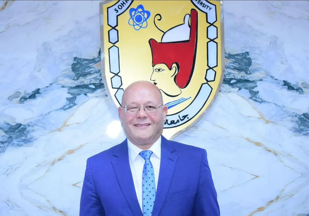 رئيس جامعة سوهاج يعلن عن منح 1500 جنيه كإعانة للعاملين اعترافًا بجهودهم. رئيس جامعة سوهاج يعلن عن منح 1500 جنيه كإعانة للعاملين اعترافًا بجهودهم.