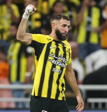 بنزيما يقود هجوم الاتحاد أمام النصر في الدوري السعودي