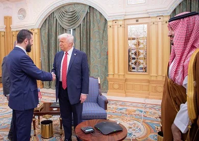 ترامب يثني على الرئيس السوري بعد اجتماعهما في الرياض: شخصية جذابة وقوية، ولديه تاريخ قوي.