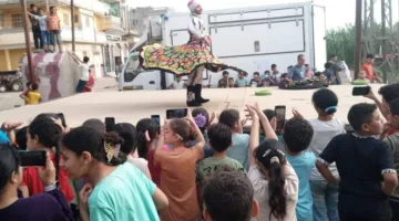 بدء عروض المسرح المتنقل لقصور الثقافة في عزبة اللوزي بالدقهلية