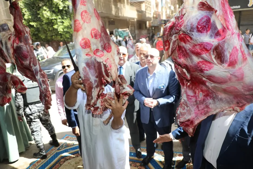 عيد أضحى سعيد.. محافظ بني سويف يطلق المعرض الثاني للّحوم والسلع تحضيراً للاحتفال بالعيد عيد أضحى سعيد.. محافظ بني سويف يطلق المعرض الثاني للّحوم والسلع تحضيراً للاحتفال بالعيد