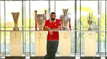 صلاح يحصل على جائزة أفضل لاعب في الدوري الإنجليزي من اتحاد الكتاب.