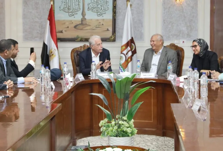 مستشار الرئيس للتنمية المحلية يشيد خلال زيارته للوادي الجديد بالإنجازات التنموية مستشار الرئيس للتنمية المحلية يشيد خلال زيارته للوادي الجديد بالإنجازات التنموية