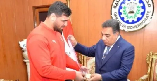 نموذج يحتذى به لشباب مصر: محافظ الدقهلية يكرم عبد اللطيف مناع بمناسبة فوزه بميدالية الذهب في بطولة أفريقيا للمصارعة الرومانية نموذج يحتذى به لشباب مصر: محافظ الدقهلية يكرم عبد اللطيف مناع بمناسبة فوزه بميدالية الذهب في بطولة أفريقيا للمصارعة الرومانية