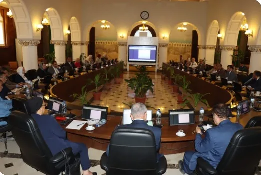 جامعة الإسكندرية تُؤسس لجنة لمراقبة تحسين قاعات الدروس والمدرجات وزيادة كفاءتها جامعة الإسكندرية تُؤسس لجنة لمراقبة تحسين قاعات الدروس والمدرجات وزيادة كفاءتها