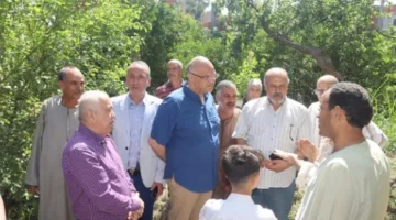 محافظ القليوبية يقوم بجولة تفقدية لمزارع المشمش في طوخ لدعم المزارعين والتأكد من توفر المحصول.