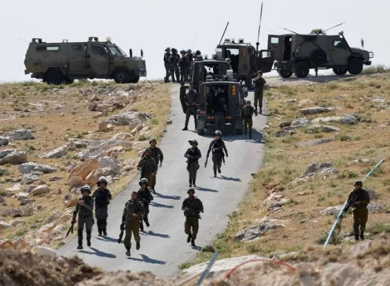 الضفة الغربية: إصابة فلسطينيين جراء اعتداء مستوطنين إسرائيليين الضفة الغربية: إصابة فلسطينيين جراء اعتداء مستوطنين إسرائيليين