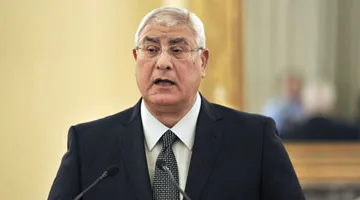 شيخ الأزهر يُقدم تعازيه إلى المستشار عدلي منصور في وفاة أخيه