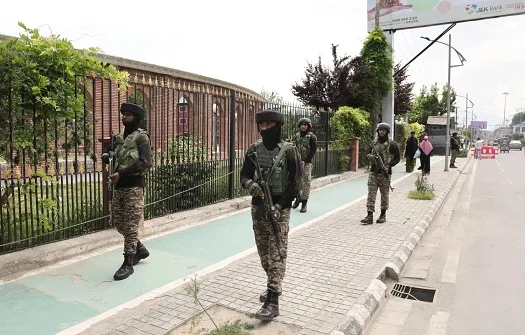 مسؤولون في باكستان والهند: اتفاق وقف إطلاق النار بلا مدة محددة مسؤولون في باكستان والهند: اتفاق وقف إطلاق النار بلا مدة محددة