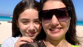 دينا فؤاد: لا توجد خصوصيات بيني وبين ابنتي.. تدعمني وتفهم الناس أفضل مني.