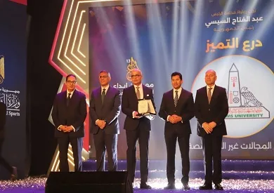 تكريم رئيس جامعة عين شمس وتألق الجامعة بـ21 جائزة في مهرجان إبداع الـ13