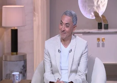 فتحي عبد الوهاب: السعادة ليست بالمال، والصحة تأتي في المقدمة.