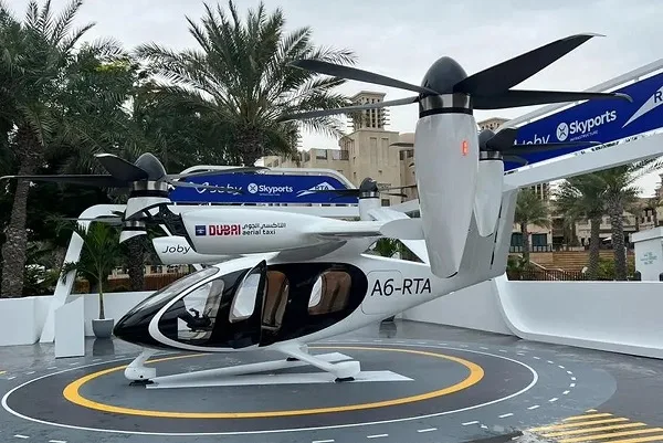الإمارات تطلق التجربة الأولى لتاكسي جوي قبل نهاية عام 2025. الإمارات تطلق التجربة الأولى لتاكسي جوي قبل نهاية عام 2025.