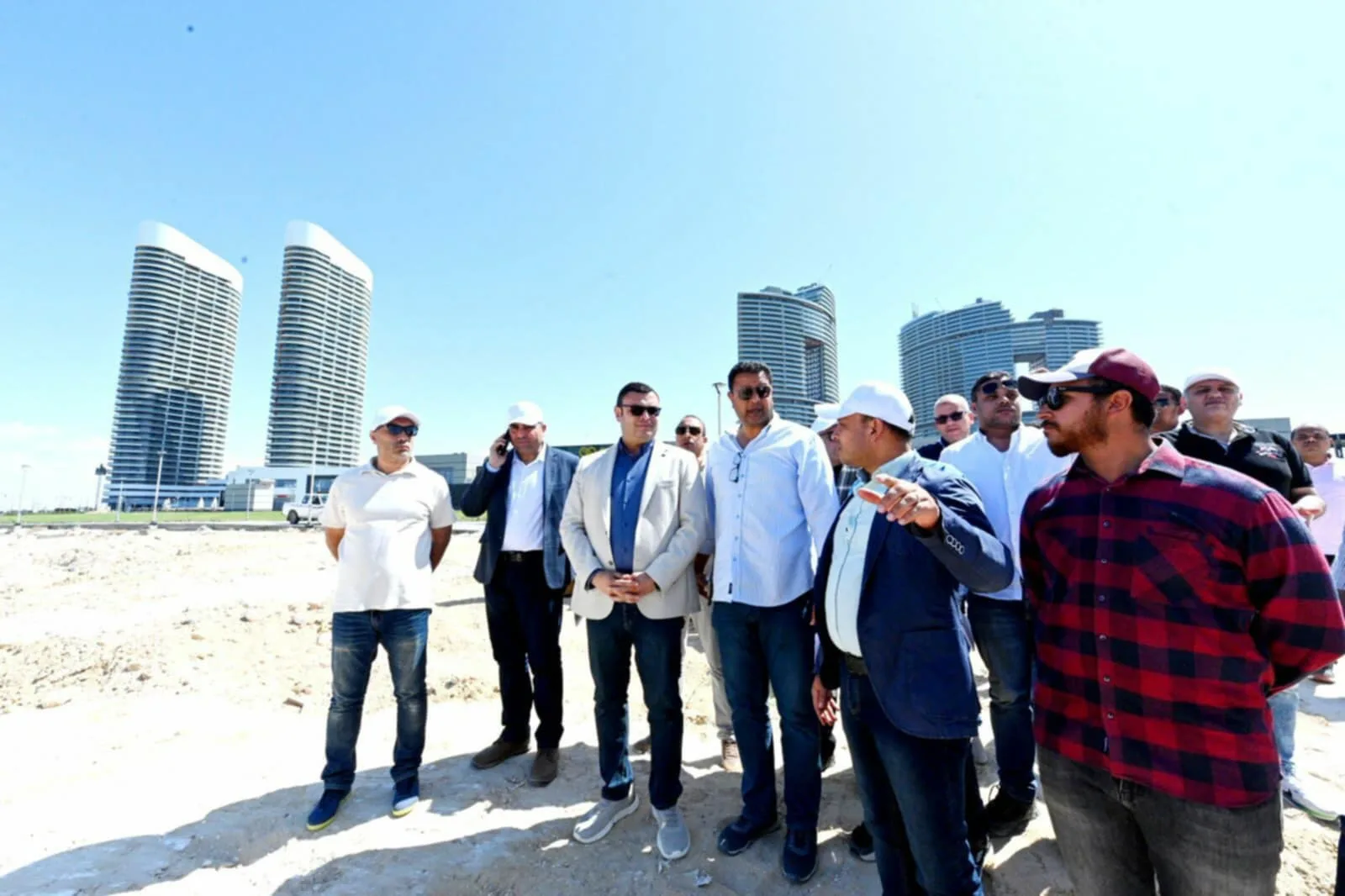 وزير الإسكان يطالب بتسريع وتيرة تنفيذ مشروع كمبوند مزارين في العلمين الجديدة وزير الإسكان يطالب بتسريع وتيرة تنفيذ مشروع كمبوند مزارين في العلمين الجديدة