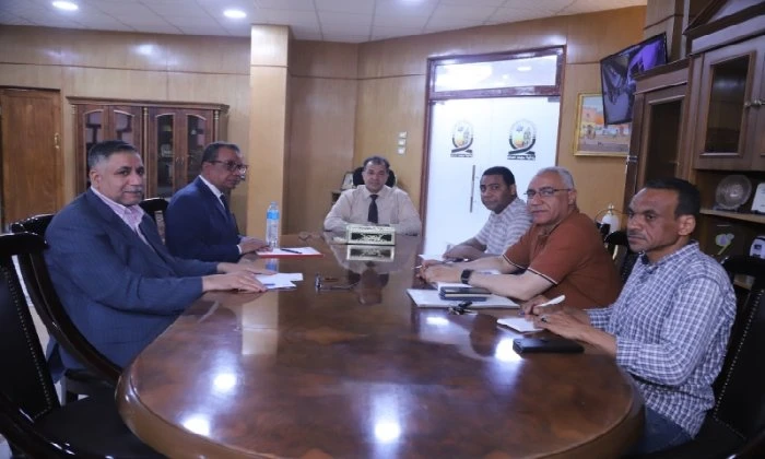رئيس جامعة جنوب الوادي يتناول مشروع تعزيز الإتاحة والوصول الشامل لذوي الاحتياجات الخاصة بالجامعة.