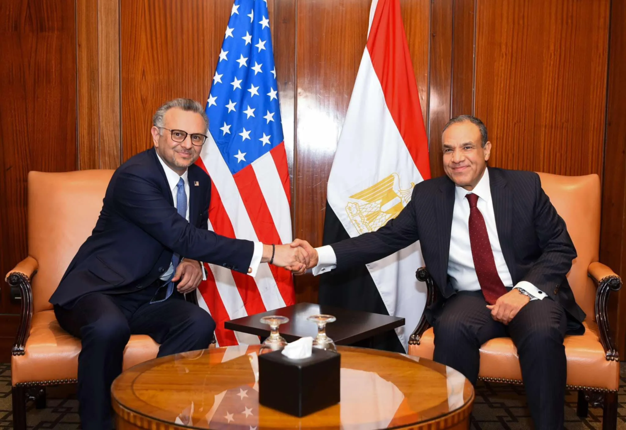 وزير الخارجية يشدد لمستشار الرئيس الأمريكي على ضرورة الحفاظ على وحدة ليبيا واستقرارها وسلامة أراضيها. وزير الخارجية يشدد لمستشار الرئيس الأمريكي على ضرورة الحفاظ على وحدة ليبيا واستقرارها وسلامة أراضيها.