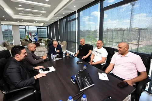 أبوريدة ودياب يلتقيان بالطاقم الفني للمنتخب
