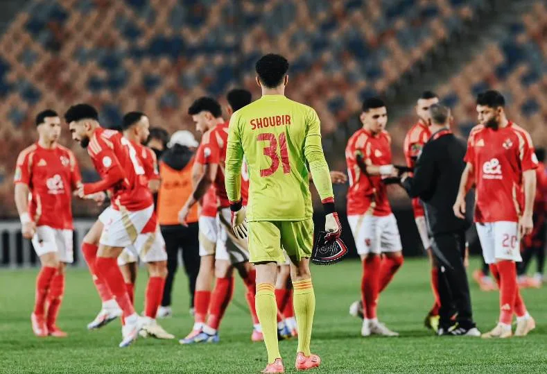 وصول حافلة الأهلي إلى استاد القاهرة استعدادًا لملاقاة البنك وصول حافلة الأهلي إلى استاد القاهرة استعدادًا لملاقاة البنك
