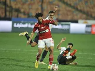 الأهلي يصطدم بالبنك تحت شعار “الفوز هو الخيار الوحيد” لتأمين لقب الدوري. الأهلي يصطدم بالبنك تحت شعار “الفوز هو الخيار الوحيد” لتأمين لقب الدوري.