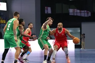 كرة السلة: الأهلي يسعى لاستعادة توازنه أمام الاتحاد في المباراة الثانية من نهائي الدوري كرة السلة: الأهلي يسعى لاستعادة توازنه أمام الاتحاد في المباراة الثانية من نهائي الدوري
