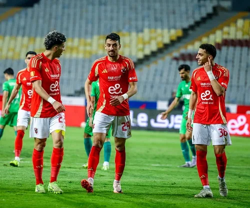 الأهلي يعتلي قمة الدوري برباعية في شباك المصري