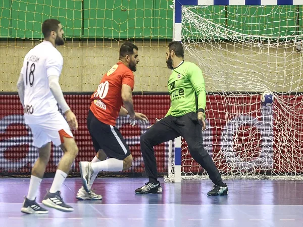 هذا المساء، الأهلي يتقابل مع الزمالك في نهائي كأس الكؤوس الإفريقية لكرة اليد. هذا المساء، الأهلي يتقابل مع الزمالك في نهائي كأس الكؤوس الإفريقية لكرة اليد.