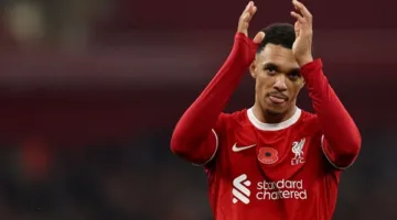 نجم يونايتد السابق ينتقد جماهير ليفربول بسبب أرنولد