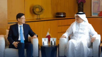&nbsp;وزير الاتصالات يجتمع مع الرئيس التنفيذي لمنطقة هونغ كونغ