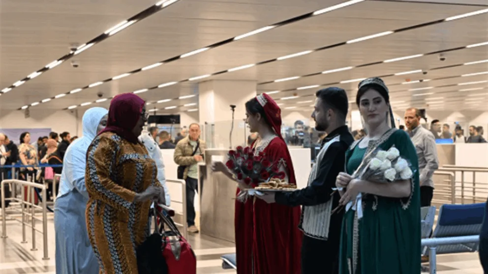 "نتطلّع لوصول مزيد من الإخوة الخليجيين".. إستقبال رسمي للإماراتيين في مطار بيروت