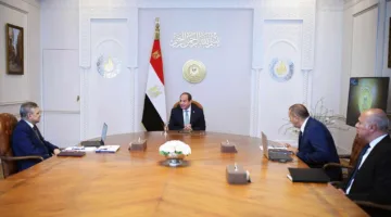 السيسي يراقب مستجدات قناة السويس ويؤكد على تعزيز الصناعات البحرية وفتح أبواب فرص العمل.