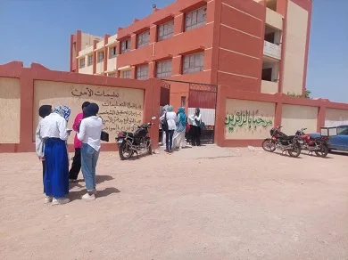 طلاب الشهادة الإعدادية في جنوب سيناء يعبرون عن يسر امتحان اللغة العربية: «مبشّر ويبعث على التفاؤل» طلاب الشهادة الإعدادية في جنوب سيناء يعبرون عن يسر امتحان اللغة العربية: «مبشّر ويبعث على التفاؤل»