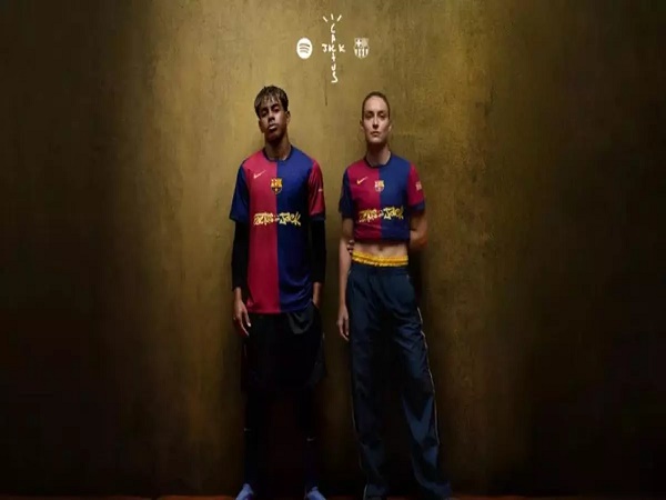برشلونة يكشف عن قميصه الخاص بالكلاسيكو أمام ريال مدريد