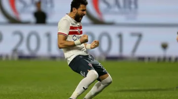 باسم مرسي يُرسل تحية للاعبي الزمالك قبيل مباراة نهائي كأس مصر ضد بيراميدز.
