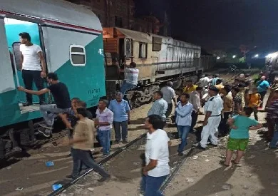 مصرع ضابط شرطة نتيجة حادث دهس تحت عجلات قطار في مزلقان دماريس بالمنيا مصرع ضابط شرطة نتيجة حادث دهس تحت عجلات قطار في مزلقان دماريس بالمنيا