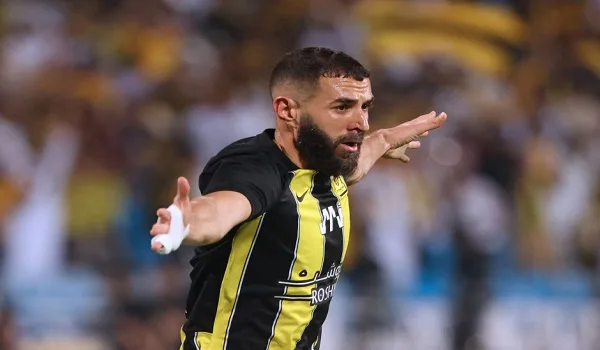 لقب الدوري السعودي يضيف لمسة مميزة إلى رحلة كريم بنزيما الأسطورية لقب الدوري السعودي يضيف لمسة مميزة إلى رحلة كريم بنزيما الأسطورية