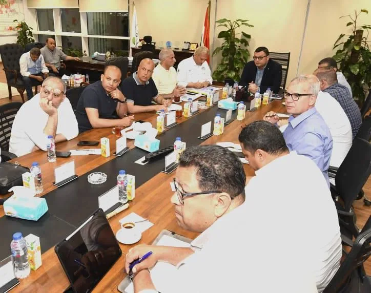 وزير الإسكان يتابع استعدادات منظومة مياه الشرب والصرف الصحي بمطروح لفصل الصيف