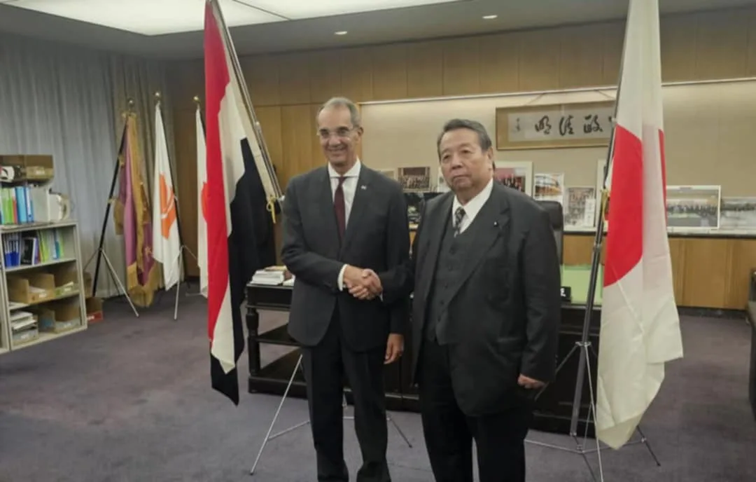 وزير الاتصالات يلتقي محافظ طوكيو لبحث التعاون في مجالات بناء القدرات الرقمية ودعم ريادة الأعمال