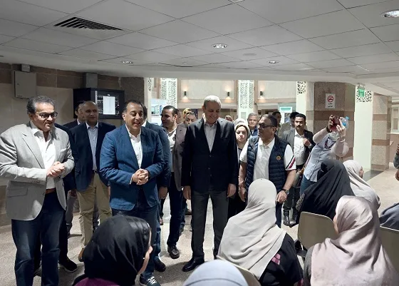 رئيس الوزراء يتفقد مستشفى محلة مرحوم التخصصي ومشروع تغطية المصرف المواجه لها