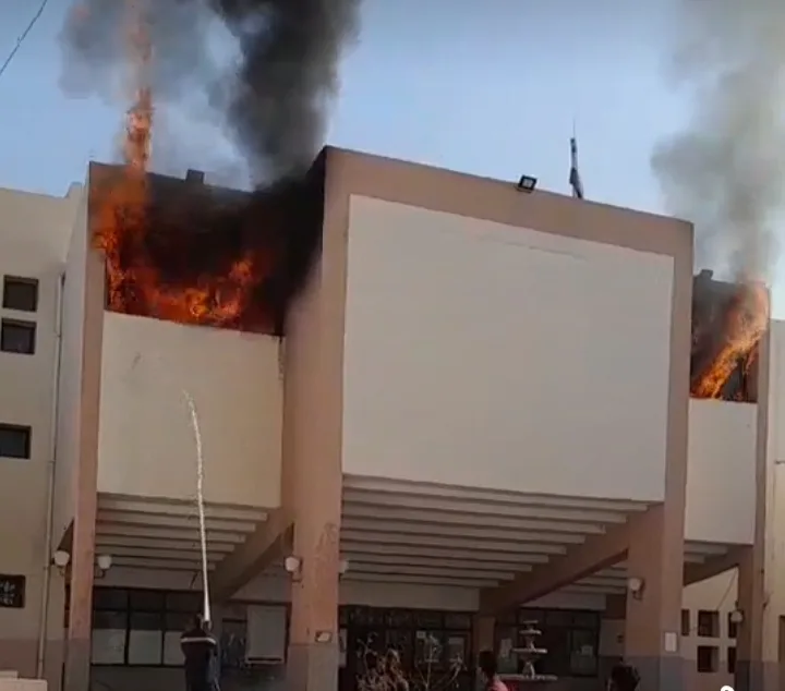 إخماد حريق في مدرسة ثانوية للبنات بالشيخ زايد إخماد حريق في مدرسة ثانوية للبنات بالشيخ زايد
