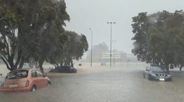 رياح عاتية وأمطار غزيرة وأمواج عالية وثلوج تضرب نيوزيلندا