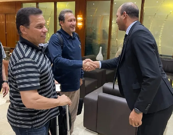 وصول حسام البدري وأول مجموعة من الرياضيين المصريين إلى القاهرة