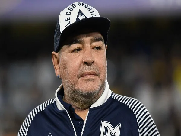 إسقاط التهم عن الفريق الطبي لمارادونا في قضية القتل غير العمد إسقاط التهم عن الفريق الطبي لمارادونا في قضية القتل غير العمد