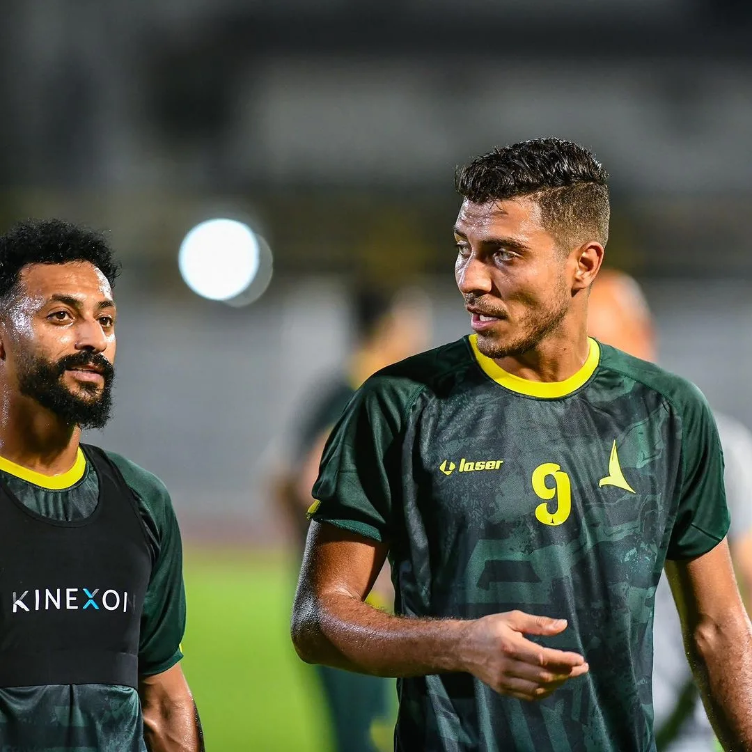 محمد شريف: لم أتلق أي عرض من الزمالك بشكل شخصي.. وقرار انتقال زيزو للأهلي يعود له شخصياً محمد شريف: لم أتلق أي عرض من الزمالك بشكل شخصي.. وقرار انتقال زيزو للأهلي يعود له شخصياً