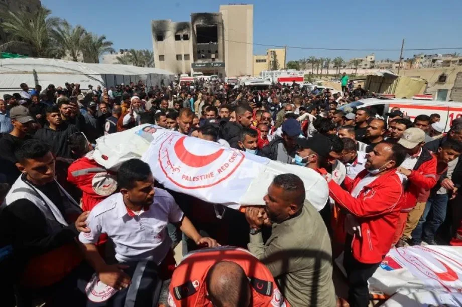 الهلال الأحمر الفلسطيني يوجه نداءً عاجلاً لحماية الفرق الطبية والإغاثية في غزة.